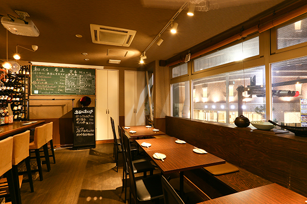モダンな雰囲気の店内 モダンな雰囲気の店内